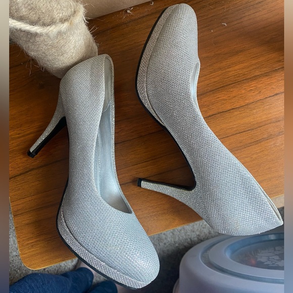 Silver Heels, Like New! 👠 - Picture 4 of 6